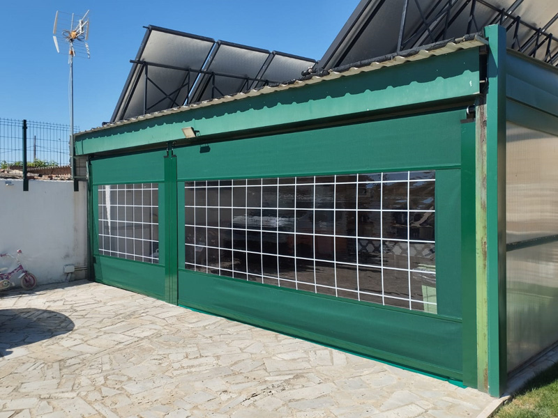 Telones verticales con ventana